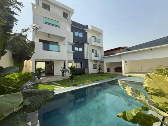 EN VENTE|| TRIPLEX DE STANDING|| 9 PIÈCES AVEC PISCINE|| VUE LAGUNAIRE|| A RIVIERA ABATTA RÉSIDENTIE