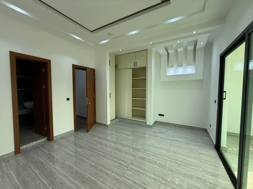 EN VENTE|| TRIPLEX DE STANDING|| 9 PIÈCES AVEC PISCINE|| VUE LAGUNAIRE|| A RIVIERA ABATTA RÉSIDENTIE