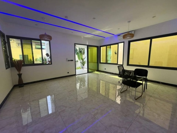 EN VENTE|| TRIPLEX DE STANDING|| 9 PIÈCES AVEC PISCINE|| VUE LAGUNAIRE|| A RIVIERA ABATTA RÉSIDENTIE