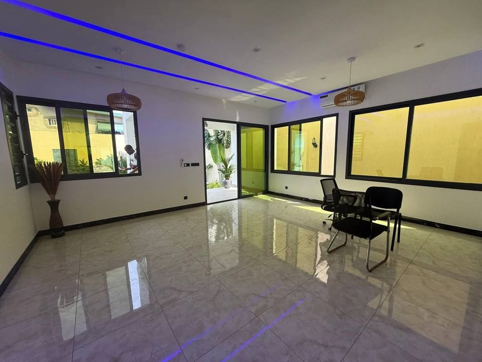 EN VENTE|| TRIPLEX DE STANDING|| 9 PIÈCES AVEC PISCINE|| VUE LAGUNAIRE|| A RIVIERA ABATTA RÉSIDENTIE