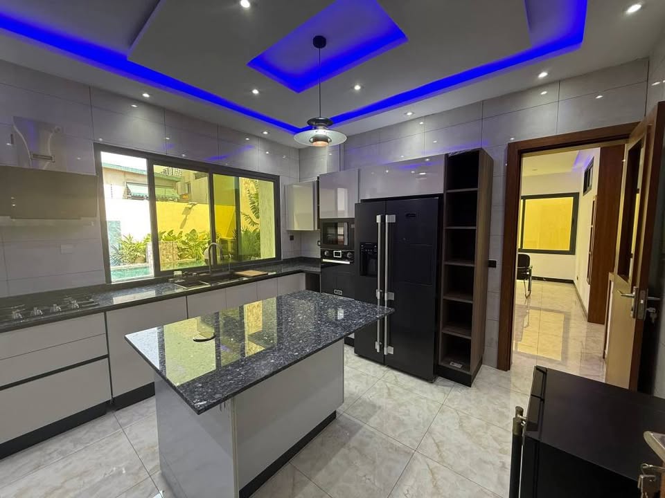 EN VENTE|| TRIPLEX DE STANDING|| 9 PIÈCES AVEC PISCINE|| VUE LAGUNAIRE|| A RIVIERA ABATTA RÉSIDENTIE