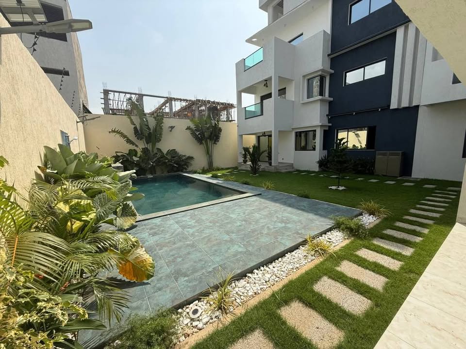 EN VENTE|| TRIPLEX DE STANDING|| 9 PIÈCES AVEC PISCINE|| VUE LAGUNAIRE|| A RIVIERA ABATTA RÉSIDENTIE