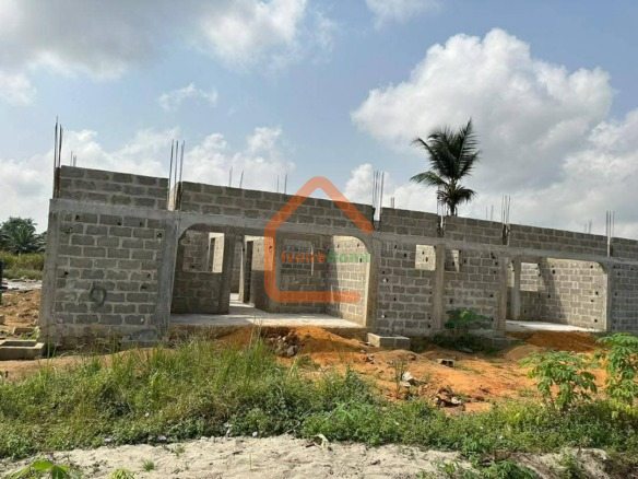 Bloc de 4 villas basses de 3 pièces en gros œuvre sur 600 m² à Adiaké