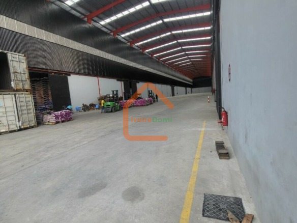 🏭 À LOUER — ENTREPÔTS HAUT STANDING KOUMASSI (PROCHE VGE) Situés à Abidjan Koumassi