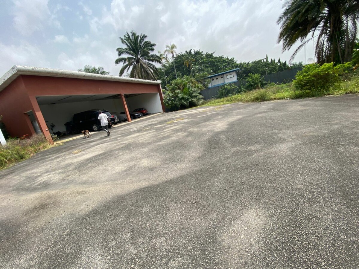 Terrain à vendre Abidjan Cocody Mermoz 2169m2 avec ACD