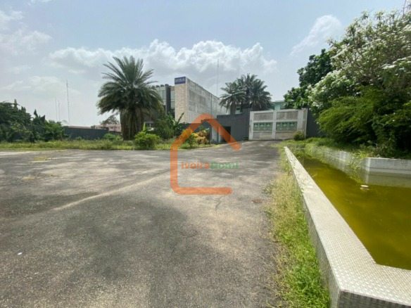 Terrain à vendre Abidjan Cocody Mermoz 2169m2 avec ACD