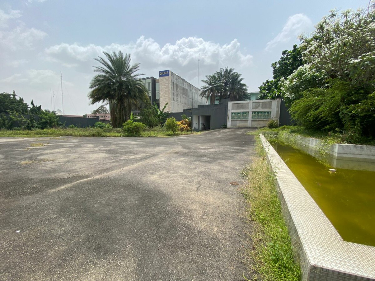 Terrain à vendre Abidjan Cocody Mermoz 2169m2 avec ACD