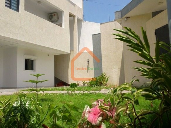 En vente une nouvelle villa F7 avec 2 apparts F2 a la riviera abatta résidentielle