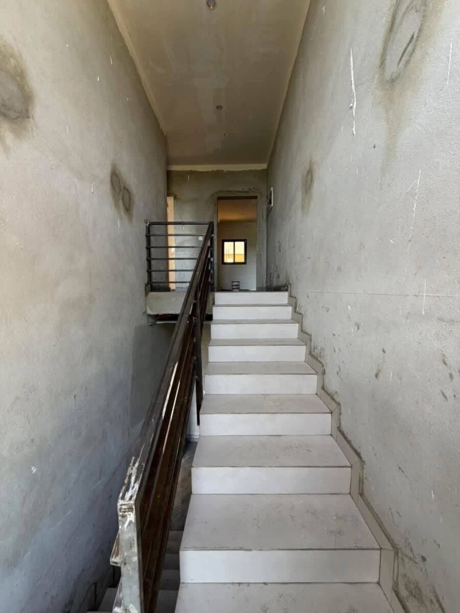 D’une villa duplex de 5 pièces à Bingerville, derrière l’hôpital Mère-Enfant