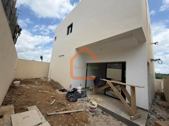 Vente d’une villa duplex de 5 pièces à Bingerville, derrière l’hôpital Mère-Enfant