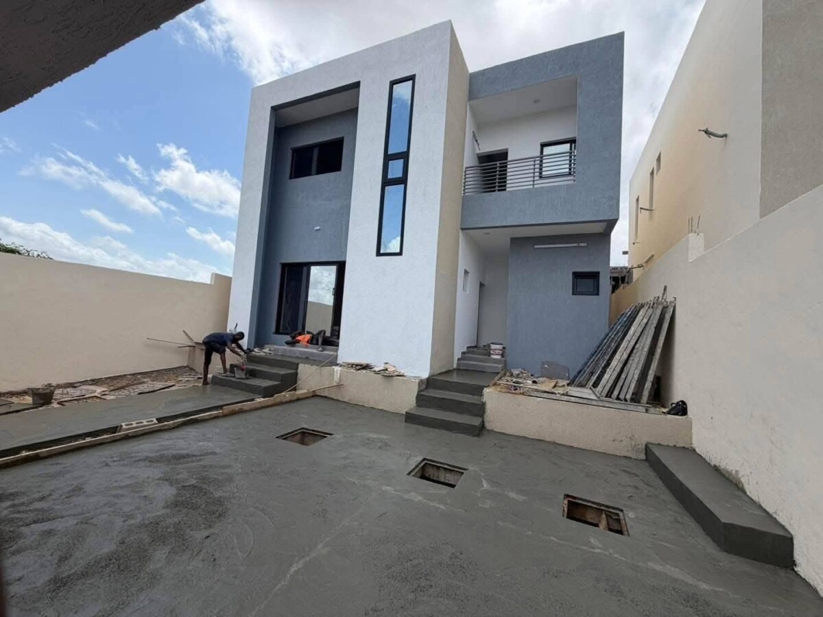 D’une villa duplex de 5 pièces à Bingerville, derrière l’hôpital Mère-Enfant