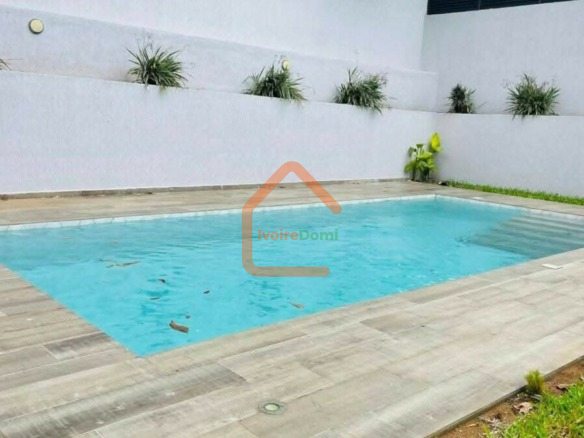 Location d’une villa duplex de 5 pièces au 2 plateaux vallons dans une cité zone restaurant BMW