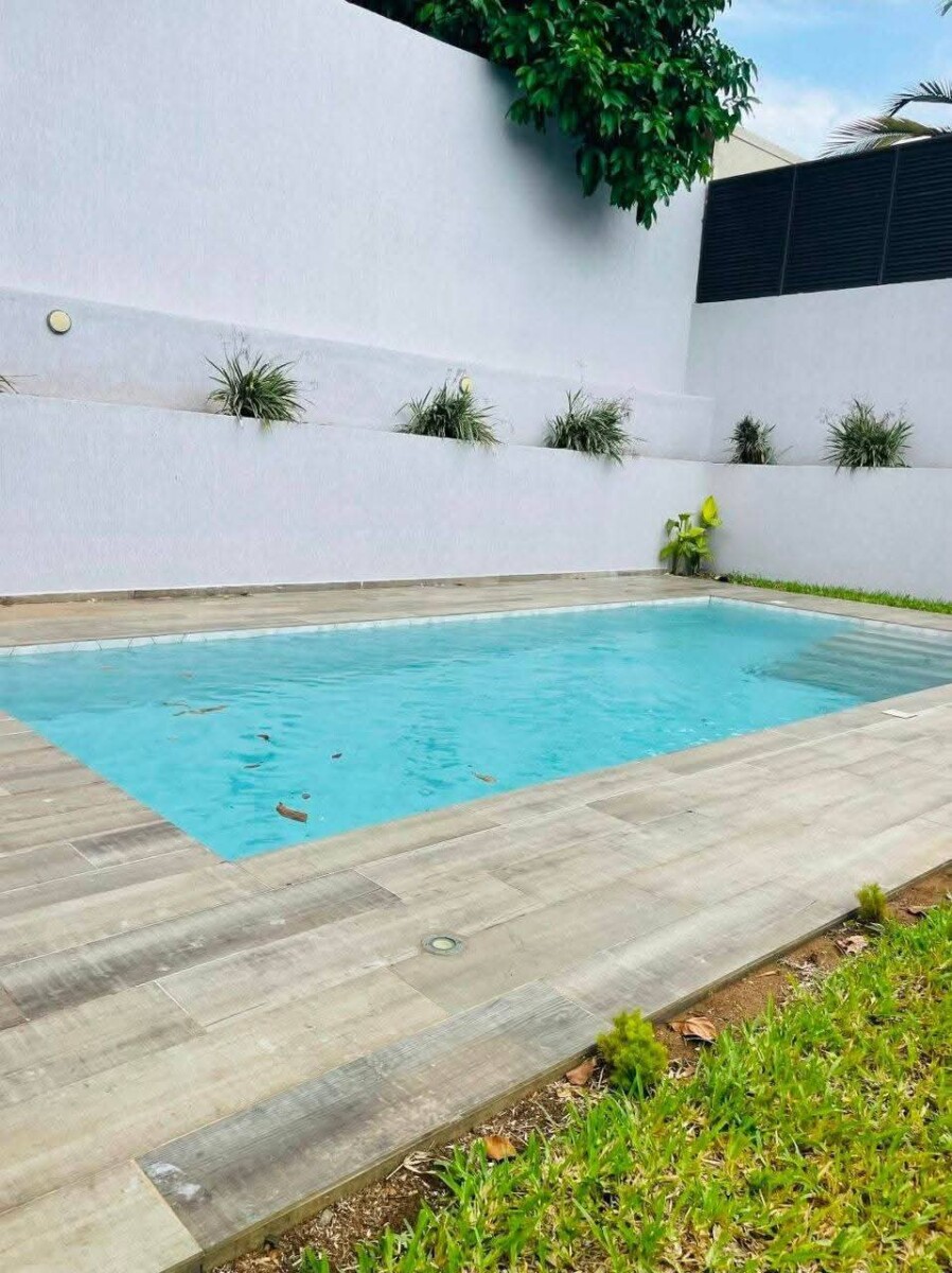 D’une villa duplex de 5 pièces au 2 plateaux vallons dans une cité zone restaurant BMW