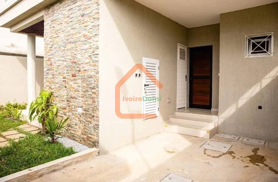 D’une villa duplex de 5 pièces à Grand Bassam Mondoukou