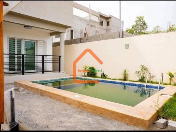 Vente d’une villa duplex de 5 pièces à Grand Bassam Mondoukou