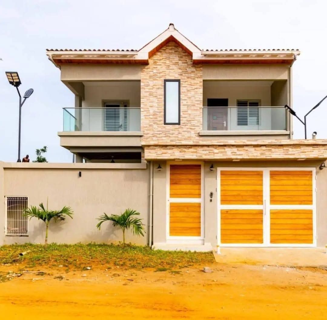 D’une villa duplex de 5 pièces à Grand Bassam Mondoukou