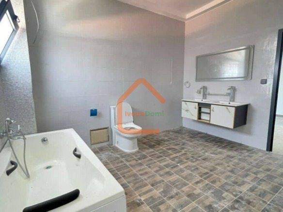 Vente d’une villa triplex de 8 pieces à Cocody Angré 8eme TRANCHE BESSIKOI