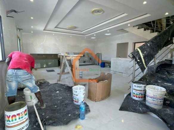 Vente d’une villa triplex de 8 pieces à Cocody Angré 8eme TRANCHE BESSIKOI