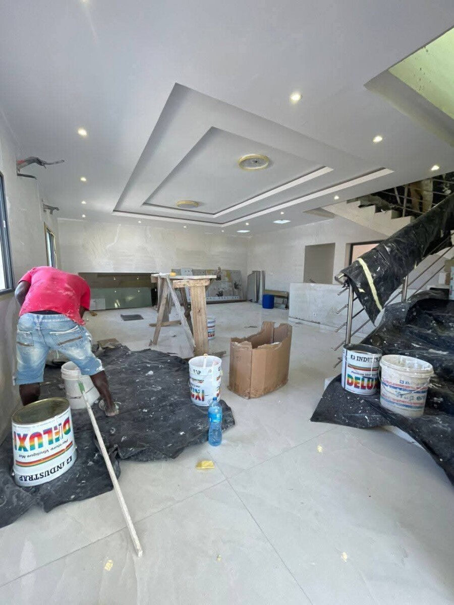 D’une villa triplex de 8 pieces à Cocody Angré 8eme TRANCHE BESSIKOI
