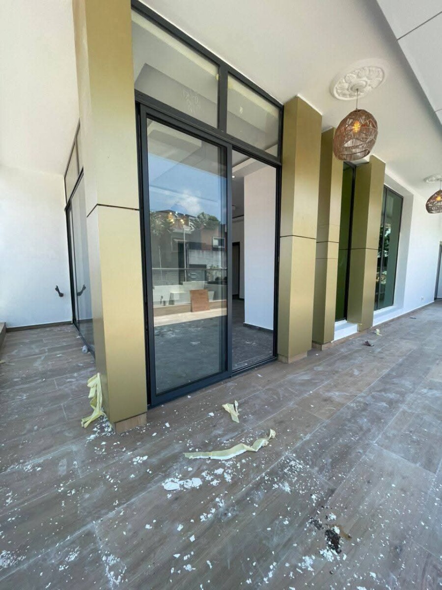 D’une villa triplex de 8 pieces à Cocody Angré 8eme TRANCHE BESSIKOI