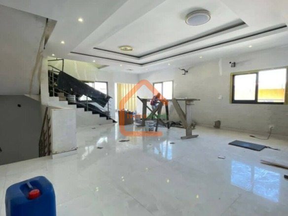 Vente d’une villa triplex de 8 pieces à Cocody Angré 8eme TRANCHE BESSIKOI