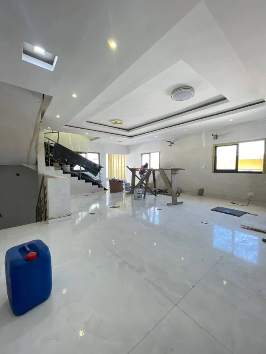 D’une villa triplex de 8 pieces à Cocody Angré 8eme TRANCHE BESSIKOI