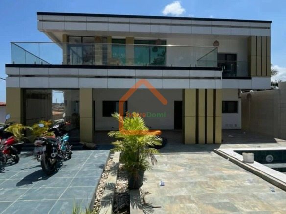D’une villa triplex de 8 pieces à Cocody Angré 8eme TRANCHE BESSIKOI