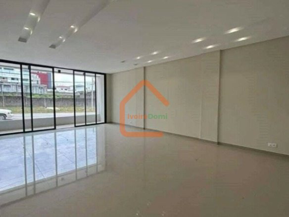 Location d’un appartement de 5 pièces à Cocody Riviera M’Badon