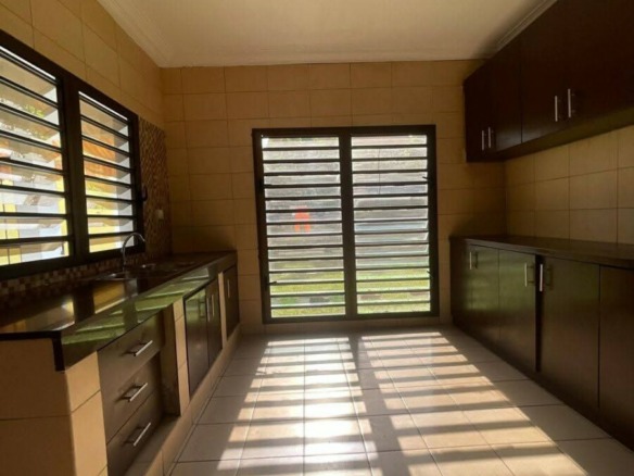 Location d’une villa duplex de 5 pièces à Cocody Riviera Synacacci 2