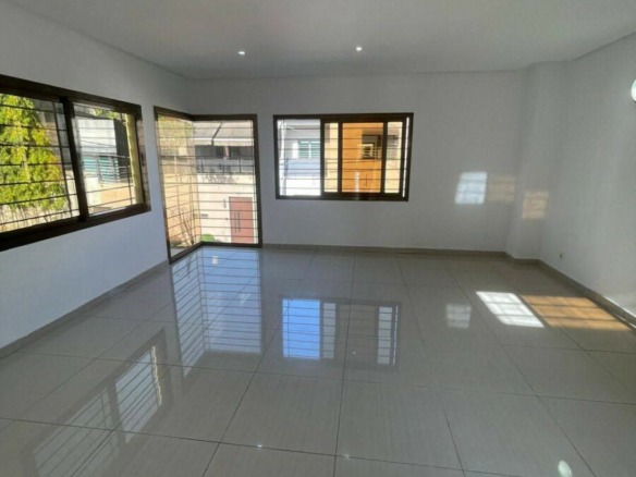 Location d’une villa duplex de 5 pièces à Cocody Riviera Synacacci 2