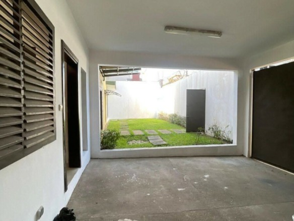 Location d’une villa duplex de 5 pièces à Cocody Riviera Synacacci 2