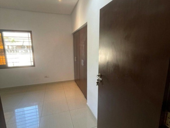 Location d’une villa duplex de 5 pièces à Cocody Riviera Synacacci 2