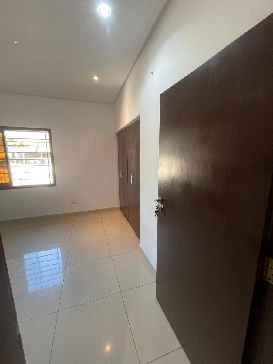 D’une villa duplex de 5 pièces à Cocody Riviera Synacacci 2