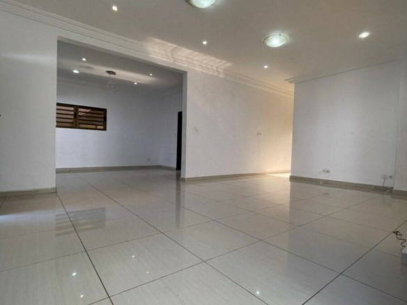 Location d’une villa duplex de 5 pièces à Cocody Riviera Synacacci 2