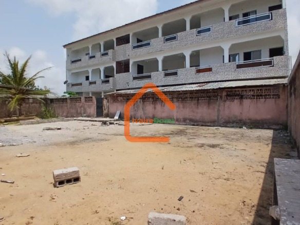 R+2 + 400 m² en vente à Bassam