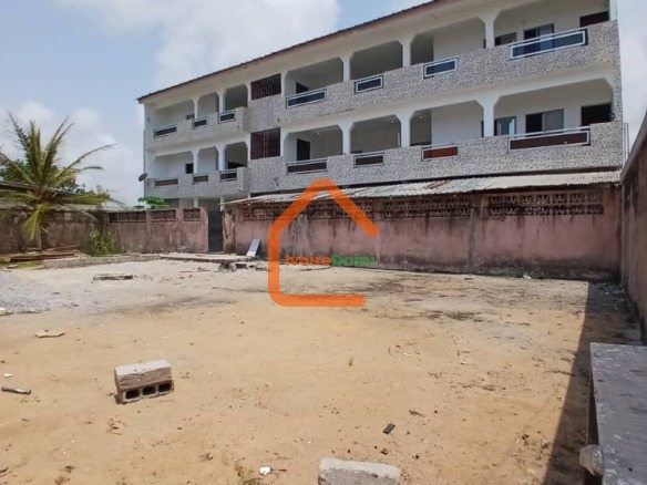 R+2 + 400 m² en vente à Bassam