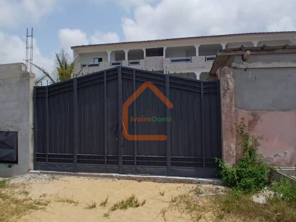 R+2 + 400 m² en vente à Bassam