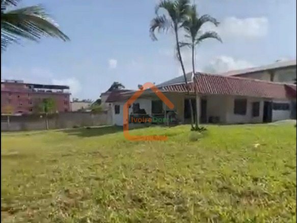 TERRAINS 1400 m2 COCODY MERMOZ avec ACD