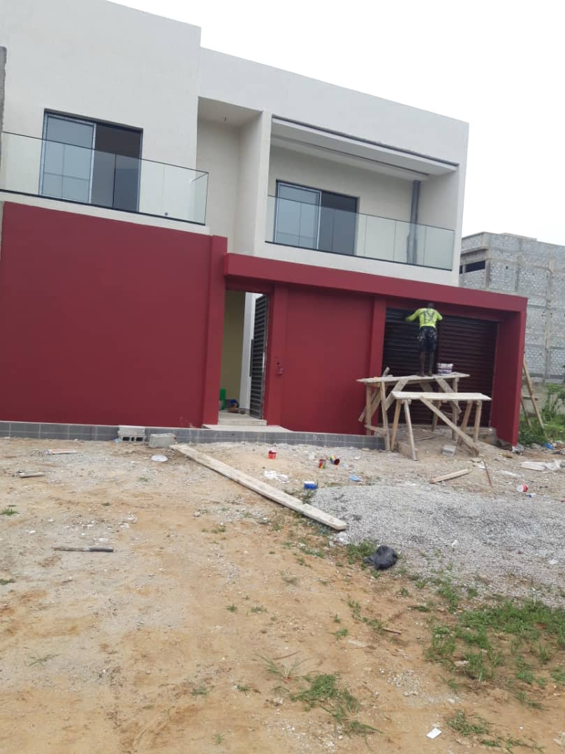 _🏡 VILLA DUPLEX À VENDRE – BINGERVILLE AKANDJÉ 2_ 📍 Zone calme, en plein développement