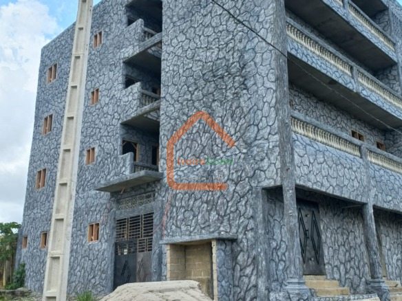 Immeuble à usage commercial