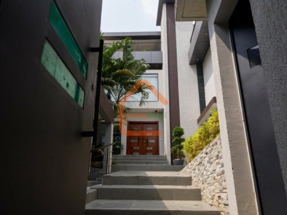 LA VILLA SENENA