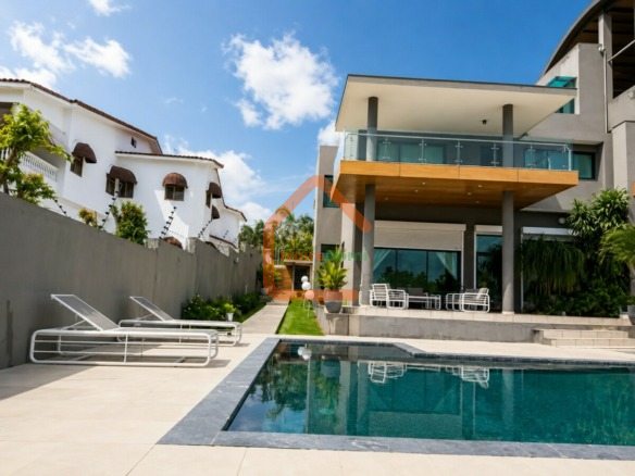 À VENDRE – VILLA SOMPTUEUSE 17 PIÈCES 2 PLATEAUX VALLON