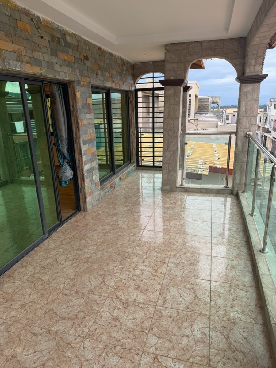Villa triplex moderne à Cocody Djorobité 1 – Cité N’Goran