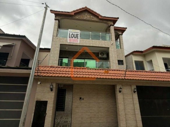 Villa triplex moderne à Cocody Djorobité 1 – Cité N’Goran