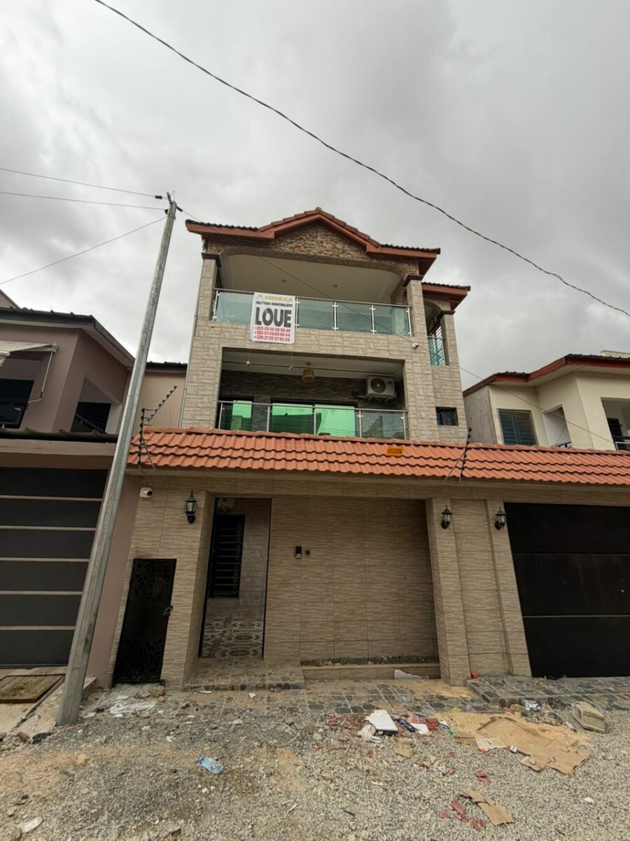 Villa triplex moderne à Cocody Djorobité 1 – Cité N’Goran