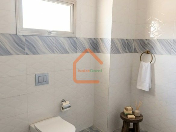 À VENDRE – SUPERBE VILLA TRIPLEX MODERNE (7 PIÈCES)