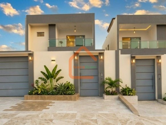 À VENDRE – SUPERBE VILLA TRIPLEX MODERNE (7 PIÈCES)