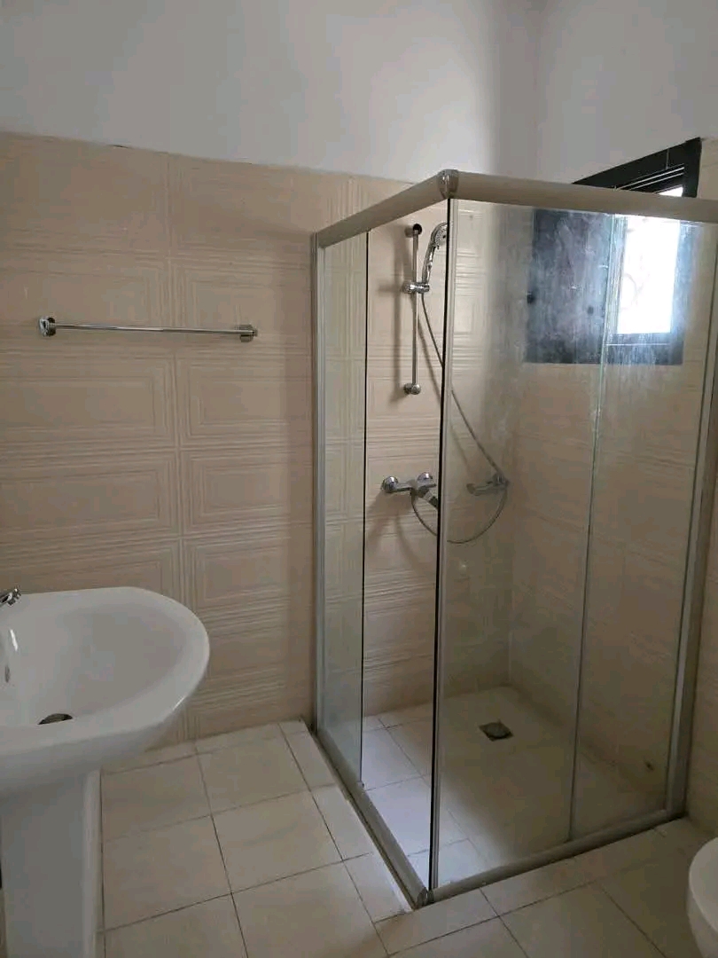 À LOUER – APPARTEMENT 4 PIÈCES MEUBLÉ 📍 Cocody 2 Plateaux ENA