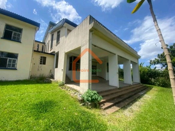 🏡 À LOUER – VILLA DE STANDING 14 PIÈCES À RIVIERA GOLF (LES VERSANTS)