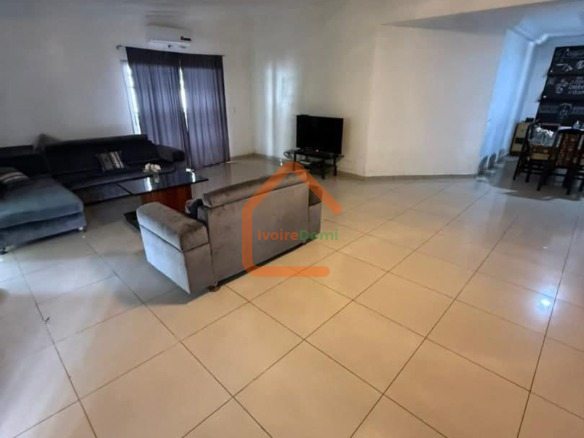 ✨ À LOUER – VILLA DUPLEX 8 PIÈCES DE STANDING À COCODY RIVIERA FAYA ✨